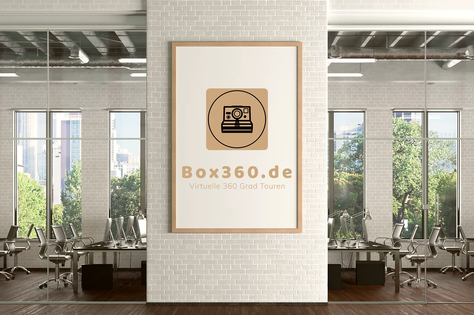 Symbolbild: modernes Loft-Büro mit Box360-Logo an einer Backsteinsäule
